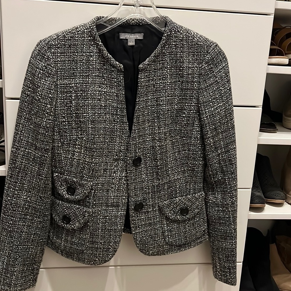 Classic black/gray/white tweed lady jacket. Ann Taylor size 0